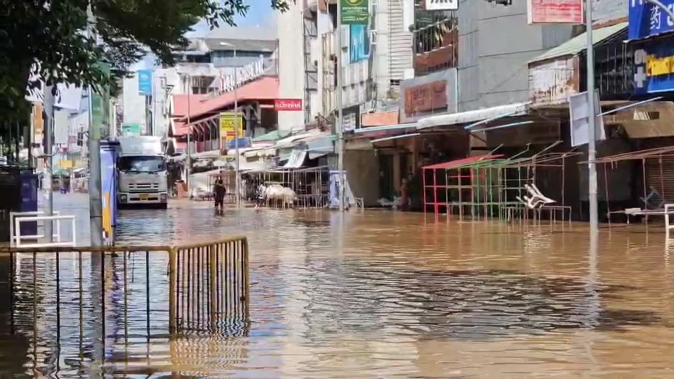 เจ้าของธุรกิจเชียงใหม่ไม่พอใจเจ้าหน้าที่รับมือน้ำท่วมไม่ดี