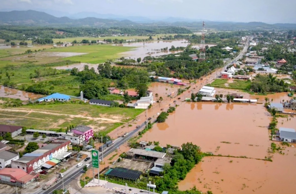 ทางหลวงเชียงราย-เชียงใหม่ ปิดการจราจร เหตุน้ำท่วมหนักและดินถล่ม