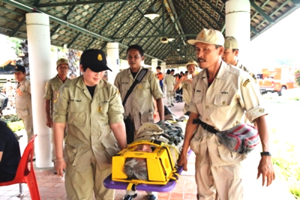 รัฐมนตรีว่าการกระทรวงมหาดไทย อนุทิน ชาญวีรกูล ระดมกำลังอาสาสมัครป้องกันภัยฝ่ายพลเรือน (อส.) จากทุกจังหวัดทั่วประเทศ กว่า 1,000 นาย